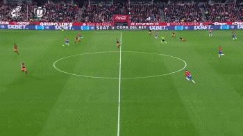 老詹和妻子一起做瑜伽